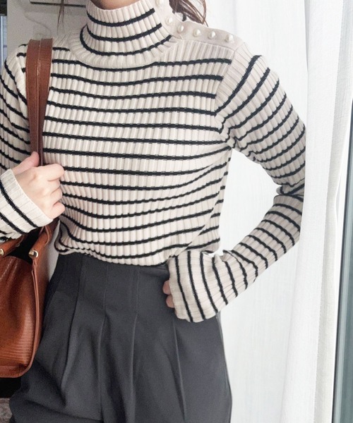 GeeRA（ジーラ）の「【新色追加】パール調ボタンハイネックリブニット（ニット/セーター・レディース・ブラック/アイボリー/サンドグレー/ホワイト系その他/ブラック系その他・SMALL/MEDIUM/LARGE/X-LARGE）」の14枚目の写真