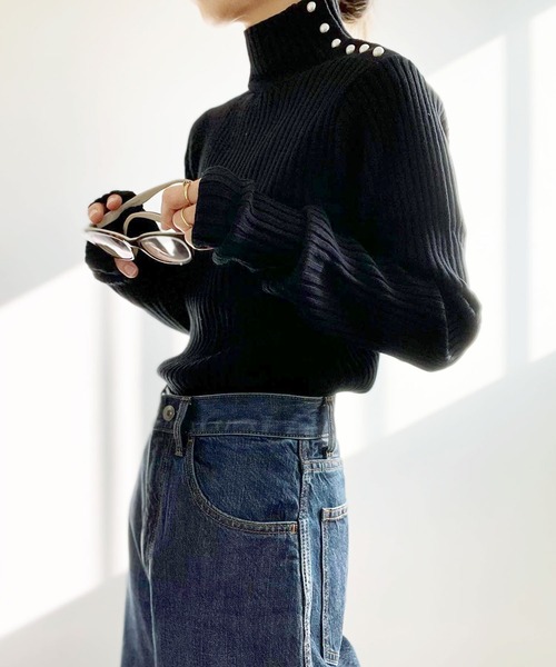 GeeRA（ジーラ）の「【新色追加】パール調ボタンハイネックリブニット（ニット/セーター・レディース・ブラック/アイボリー/サンドグレー/ホワイト系その他/ブラック系その他・SMALL/MEDIUM/LARGE/X-LARGE）」の18枚目の写真