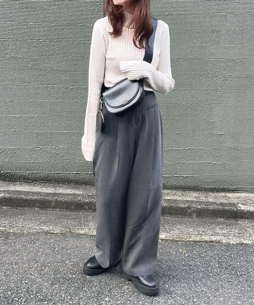 GeeRA（ジーラ）の「【新色追加】パール調ボタンハイネックリブニット（ニット/セーター・レディース・ブラック/アイボリー/サンドグレー/ホワイト系その他/ブラック系その他・SMALL/MEDIUM/LARGE/X-LARGE）」の8枚目の写真