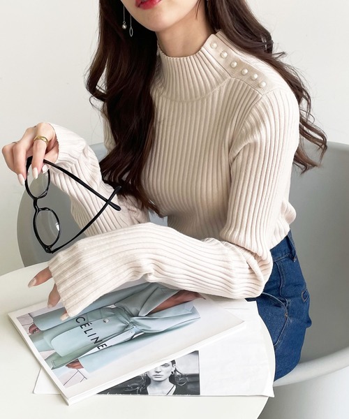 GeeRA（ジーラ）の「【新色追加】パール調ボタンハイネックリブニット（ニット/セーター・レディース・ブラック/アイボリー/サンドグレー/ホワイト系その他/ブラック系その他・SMALL/MEDIUM/LARGE/X-LARGE）」の22枚目の写真