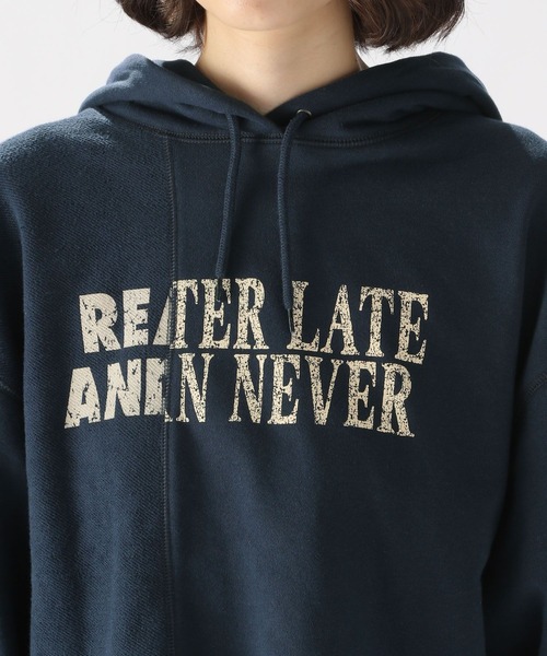 niko and（ニコアンド）の「レイヤー風ショートロゴパーカー