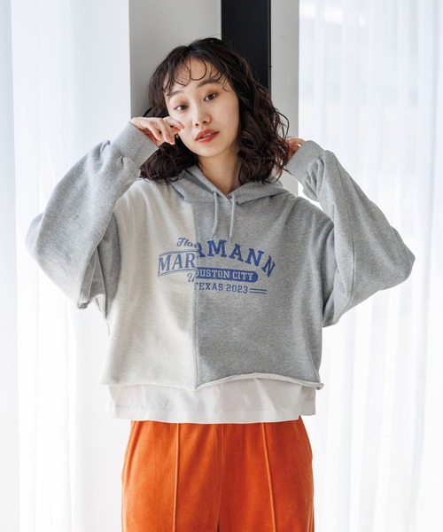 niko and（ニコアンド）の「レイヤー風ショートロゴパーカー