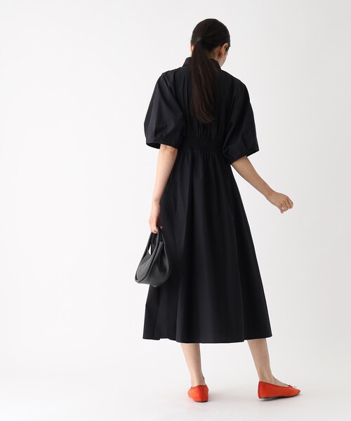 OPAQUE.CLIP(オペークドットクリップ)の「◆ドルマンスリーブシャツワンピース【洗濯機洗い可/イージーケア】(ワンピース・レディース・ダークブラウン/ライトブルー/ブラック・38/40)」の7枚目の写真