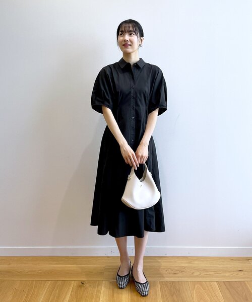 OPAQUE.CLIP(オペークドットクリップ)の「◆ドルマンスリーブシャツワンピース【洗濯機洗い可/イージーケア】(ワンピース・レディース・ダークブラウン/ライトブルー/ブラック・38/40)」の8枚目の写真