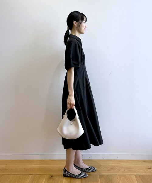 OPAQUE.CLIP(オペークドットクリップ)の「◆ドルマンスリーブシャツワンピース【洗濯機洗い可/イージーケア】(ワンピース・レディース・ダークブラウン/ライトブルー/ブラック・38/40)」の9枚目の写真