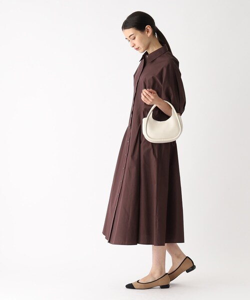 OPAQUE.CLIP(オペークドットクリップ)の「◆ドルマンスリーブシャツワンピース【洗濯機洗い可/イージーケア】(ワンピース・レディース・ダークブラウン/ライトブルー/ブラック・38/40)」の12枚目の写真