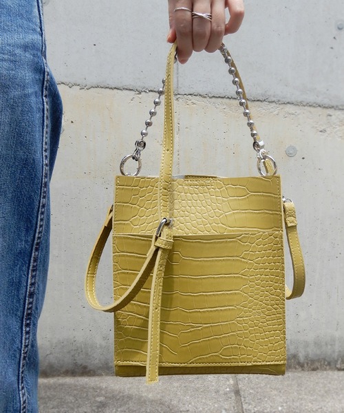 minia（ミニア）の「ボールチェーンミニショルダー（ショルダーバッグ・レディース・ブラック/アイボリー/モカ/イエロー・FREE）」の4枚目の写真