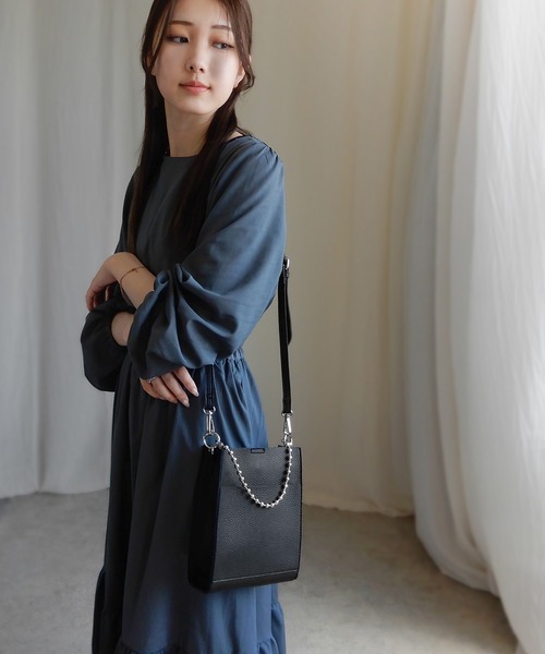 minia（ミニア）の「ボールチェーンミニショルダー（ショルダーバッグ・レディース・ブラック/アイボリー/モカ/イエロー・FREE）」の13枚目の写真