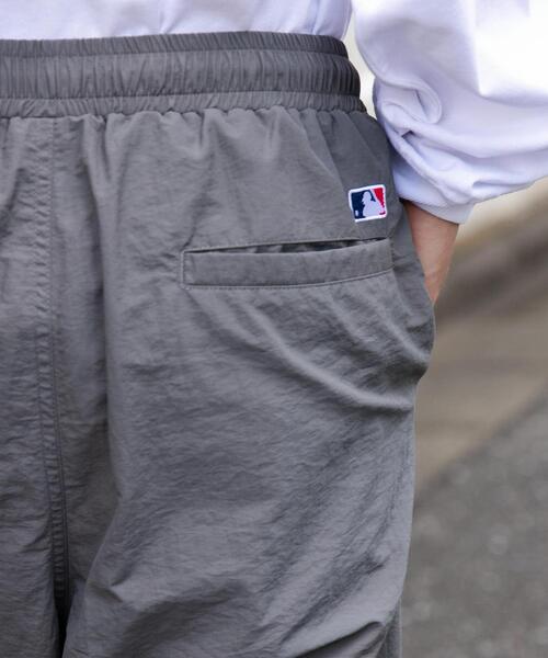MLB(メジャーリーグベースボール)の「∴WEGO/別注MLBナイロンイージーパンツ(スウェットパンツ・メンズ・ブラック/ダークグレー/ライトグレー・MEDIUM/LARGE)」の10枚目の写真