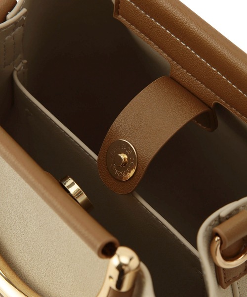 ROPE' PICNIC（ロペピクニック）の「【CM着用商品】Dメタルハンドル ミドルトート&ショルダーバック（ショルダーバッグ・レディース・ブラック/ブラウン/グレー/ベージュ・FREE）」の16枚目の写真