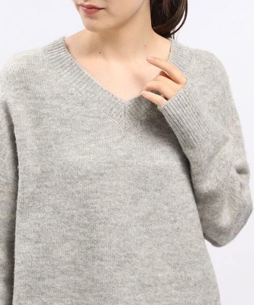 GLOBAL WORK Smile Seed Store（グローバルワーク スマイルシードストア）の「ストレッチブークレＶネックチュニック/908068（ニット/セーター・レディース・ライトグレー/モカ/チャコール/アイボリー・SMALL/LARGE/X-LARGE/MEDIUM）」の5枚目の写真