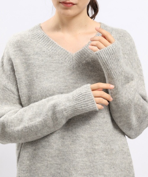GLOBAL WORK Smile Seed Store（グローバルワーク スマイルシードストア）の「ストレッチブークレＶネックチュニック/908068（ニット/セーター・レディース・ライトグレー/モカ/チャコール/アイボリー・SMALL/LARGE/X-LARGE/MEDIUM）」の6枚目の写真