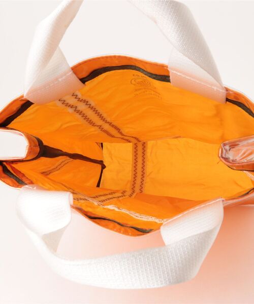 PUEBCO（プエブコ）の「COVERED PARACHUTE DOCUMENT BAG（トートバッグ・メンズ・オレンジ/オリーブ/ホワイト・ONE SIZE）」の6枚目の写真