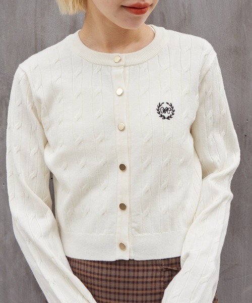 w closet（ダブルクローゼット）の「ケーブル編み刺しゅうカーディガン