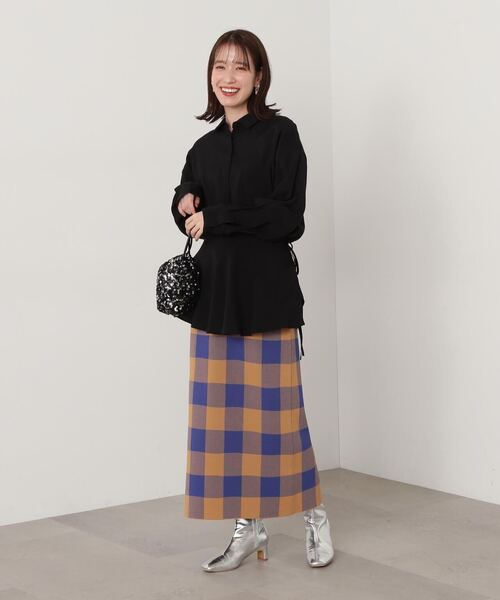 N.（N. Natural Beauty Basic）（エヌエヌナチュラルビューティーベーシック）の「◆ペプラム付きシャツ（シャツ/ブラウス・レディース・オフホワイト/レモンイエロー/ブラック・MEDIUM）」の4枚目の写真