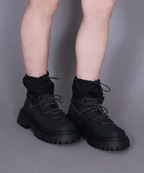 Figments(フィグメンツ)の「ドロ-コードラバーブーツ(ブーツ・レディース・ブラック・SMALL/MEDIUM)」の2枚目の写真