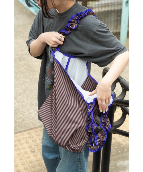 MILLER(ミラー)の「【 Robert P. Miller / ロバート・ピー・ミラー 】 パッカブル仕様 フリル ショルダーバッグ DRE 4S8-PRP100(トートバッグ・レディース・ブラック/ブラウン・FREE)」の3枚目の写真