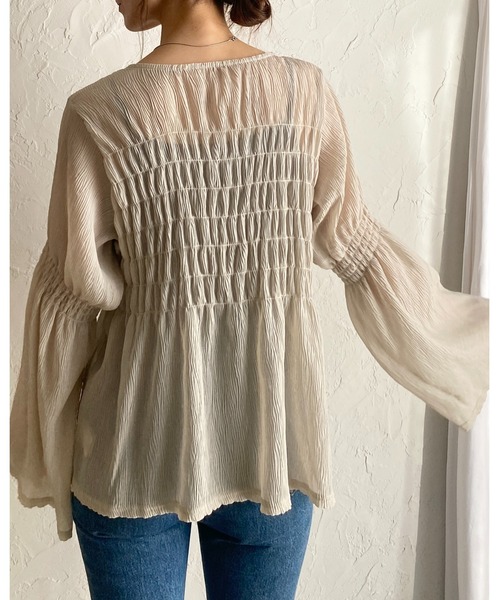 She's Closet(シーズクローゼット)の「長袖フレアスリーブシャーリングギャザーシアーペプラムブラウス(シャツ/ブラウス・レディース・ブラック/アイボリー・FREE)」の4枚目の写真
