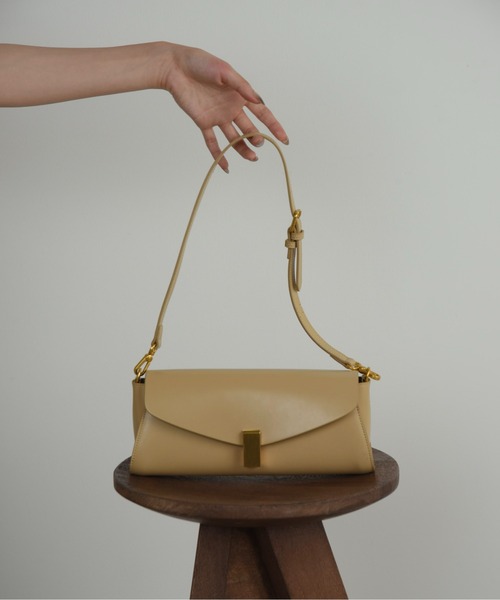 Amiur（エミレ）の「cannolo bag / カンノーロバッグ（ショルダーバッグ・レディース・ブラック/キャメル/ベージュ・FREE）」の2枚目の写真