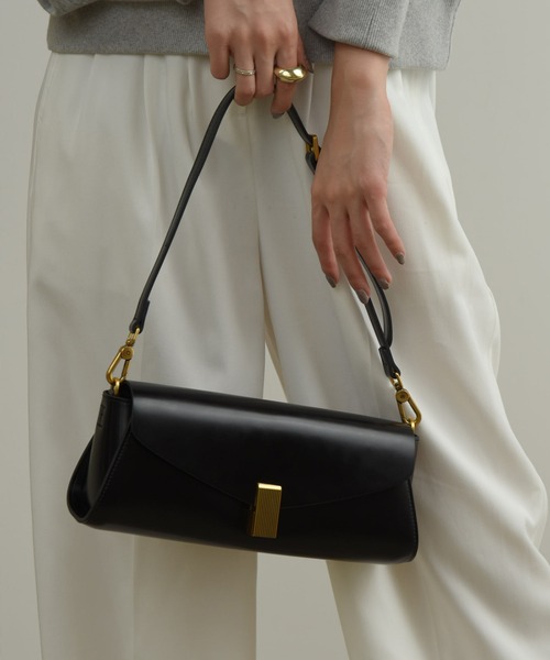 Amiur（エミレ）の「cannolo bag / カンノーロバッグ（ショルダーバッグ・レディース・ブラック/キャメル/ベージュ・FREE）」の6枚目の写真