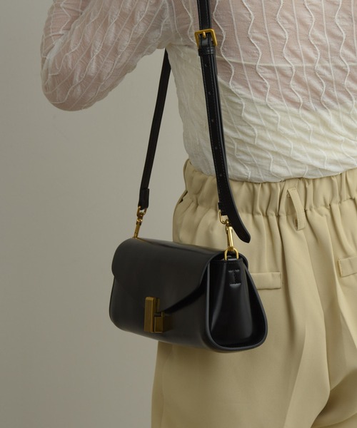 Amiur（エミレ）の「cannolo bag / カンノーロバッグ（ショルダーバッグ・レディース・ブラック/キャメル/ベージュ・FREE）」の8枚目の写真