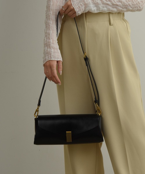 Amiur（エミレ）の「cannolo bag / カンノーロバッグ（ショルダーバッグ・レディース・ブラック/キャメル/ベージュ・FREE）」の7枚目の写真