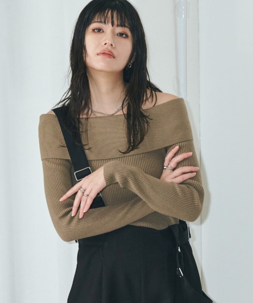 Auntie Rosa Holiday(アンティローザホリデー)の「オフショルニットプルオーバー(ニット/セーター・レディース・オフホワイト/ブラック/ベージュ・FREE)」の5枚目の写真