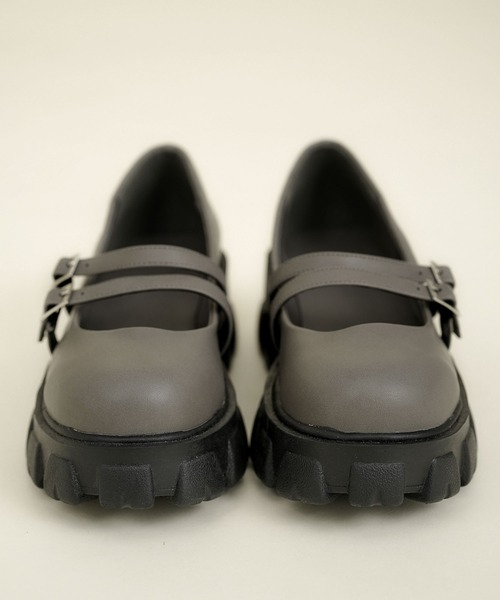 Newlyme（ニューリーミー）の「トラックソールメリージェーンパンプス（パンプス・レディース・ベージュ/グレー/オフホワイト・25cm/24.5cm/24cm/23.5cm/23cm/22.5cm）」の4枚目の写真