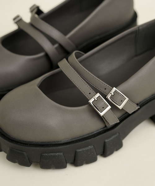 Newlyme（ニューリーミー）の「トラックソールメリージェーンパンプス（パンプス・レディース・ベージュ/グレー/オフホワイト・25cm/24.5cm/24cm/23.5cm/23cm/22.5cm）」の6枚目の写真