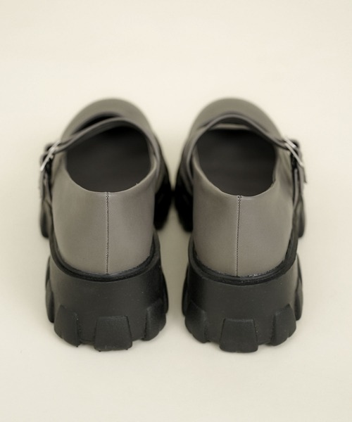 Newlyme（ニューリーミー）の「トラックソールメリージェーンパンプス（パンプス・レディース・ベージュ/グレー/オフホワイト・25cm/24.5cm/24cm/23.5cm/23cm/22.5cm）」の8枚目の写真