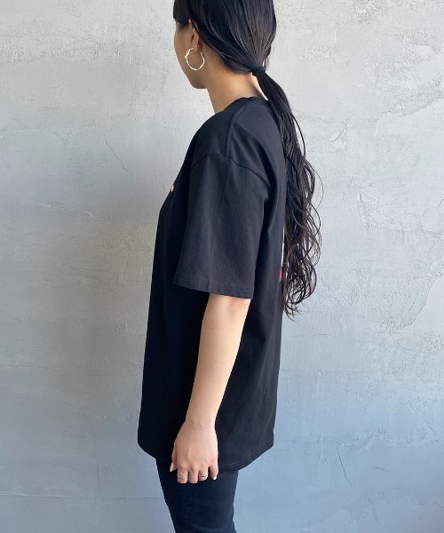 CHUMS（チャムス）の「[CHUMS/チャムス] BOOBY バックプリント ショートスリーブTシャツ（Tシャツ/カットソー・レディース・ブラック/グレイッシュベージュ/ブルーグリーン/ホワイト×ネイビー/ネイビー/ホワイト・M/L/XL/XXL）」の22枚目の写真