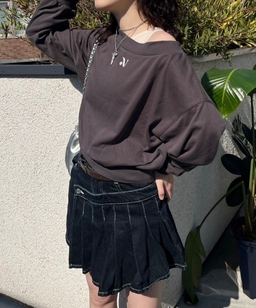 nemne store(ネンネストア)の「【低身長サイズあり】ワンポイント刺繍マルチオフショルスウェット(スウェット・レディース・オートミール/スミクロ・MEDIUM/SMALL)」の1枚目の写真