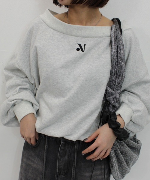 nemne store(ネンネストア)の「【低身長サイズあり】ワンポイント刺繍マルチオフショルスウェット(スウェット・レディース・オートミール/スミクロ・MEDIUM/SMALL)」の9枚目の写真