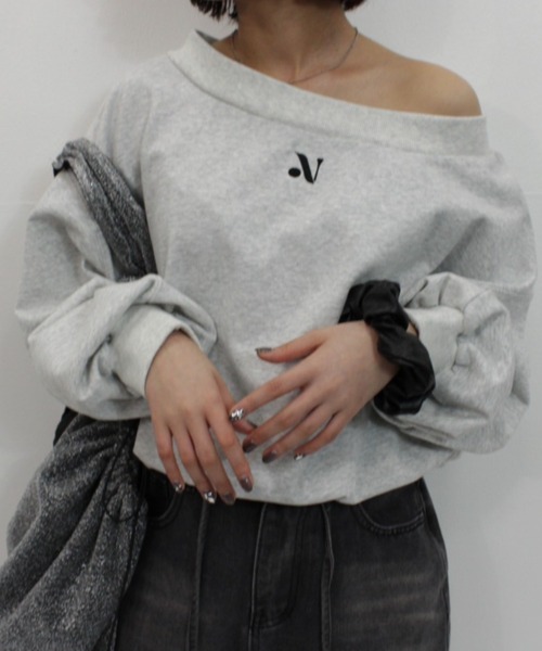 nemne store(ネンネストア)の「【低身長サイズあり】ワンポイント刺繍マルチオフショルスウェット(スウェット・レディース・オートミール/スミクロ・MEDIUM/SMALL)」の8枚目の写真