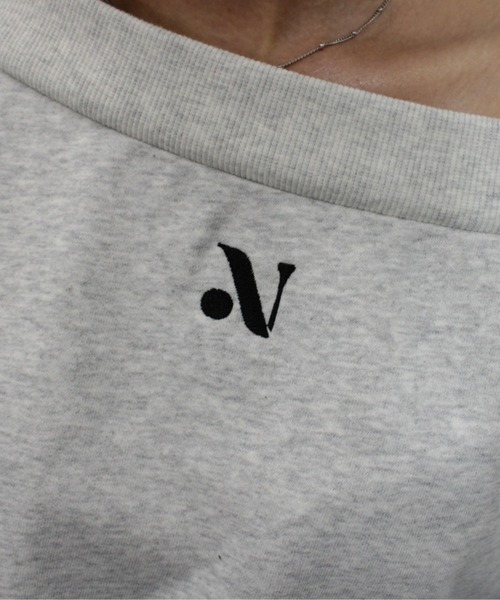 nemne store(ネンネストア)の「【低身長サイズあり】ワンポイント刺繍マルチオフショルスウェット(スウェット・レディース・オートミール/スミクロ・MEDIUM/SMALL)」の10枚目の写真