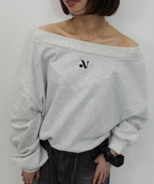 nemne store(ネンネストア)の「【低身長サイズあり】ワンポイント刺繍マルチオフショルスウェット(スウェット・レディース・オートミール/スミクロ・MEDIUM/SMALL)」の7枚目の写真