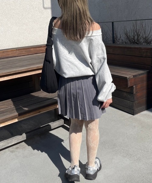 nemne store(ネンネストア)の「【低身長サイズあり】ワンポイント刺繍マルチオフショルスウェット(スウェット・レディース・オートミール/スミクロ・MEDIUM/SMALL)」の12枚目の写真