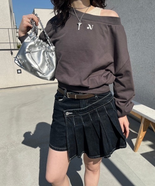 nemne store(ネンネストア)の「【低身長サイズあり】ワンポイント刺繍マルチオフショルスウェット(スウェット・レディース・オートミール/スミクロ・MEDIUM/SMALL)」の15枚目の写真