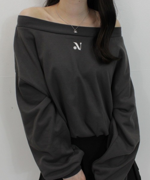 nemne store(ネンネストア)の「【低身長サイズあり】ワンポイント刺繍マルチオフショルスウェット(スウェット・レディース・オートミール/スミクロ・MEDIUM/SMALL)」の17枚目の写真