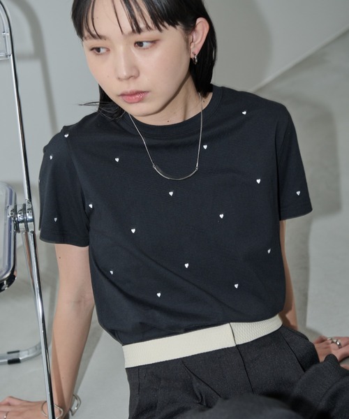 Aunt Marie's(アントマリーズ)の「ハート刺繍コンパクトミニTシャツ(Tシャツ/カットソー・レディース・グレー/ブラック/ホワイト・FREE)」の3枚目の写真