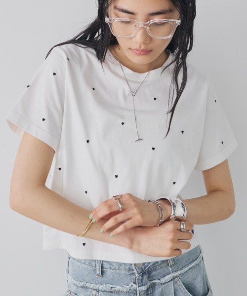 Aunt Marie's(アントマリーズ)の「ハート刺繍コンパクトミニTシャツ(Tシャツ/カットソー・レディース・グレー/ブラック/ホワイト・FREE)」の4枚目の写真