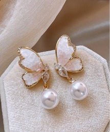 ちょうちょとシュガーパールのピアス パールのしっぽのうさぎとちょうちょのピアス【受注制作 1ヶ月