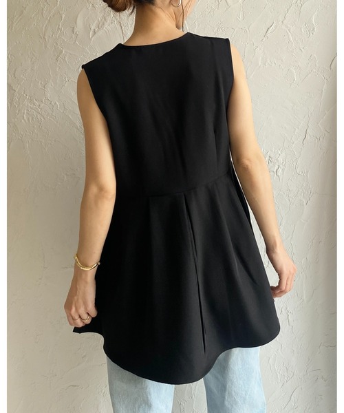 She's Closet(シーズクローゼット)の「ノースリーブVネックタックフレアペプラムジレベスト(ベスト・レディース・チャコールグレー/ブラック/アイボリー・FREE)」の9枚目の写真
