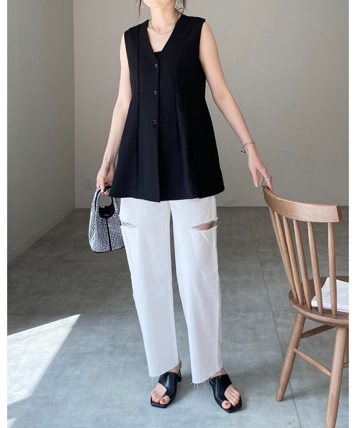 She's Closet(シーズクローゼット)の「ノースリーブVネックタックフレアペプラムジレベスト(ベスト・レディース・チャコールグレー/ブラック/アイボリー・FREE)」の12枚目の写真