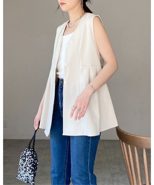 She's Closet(シーズクローゼット)の「ノースリーブVネックタックフレアペプラムジレベスト(ベスト・レディース・チャコールグレー/ブラック/アイボリー・FREE)」の18枚目の写真