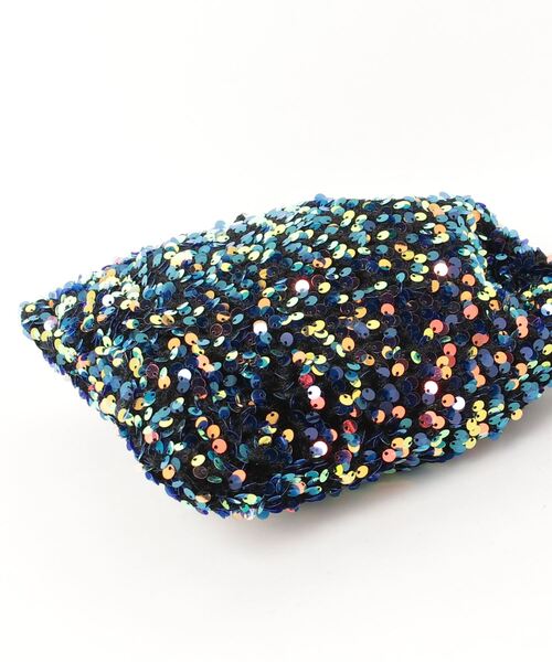 Libra Cue(リブラ キュー)の「スパンコール巾着ショルダー(ショルダーバッグ・レディース・シルバー/マルチ・FREE)」の7枚目の写真