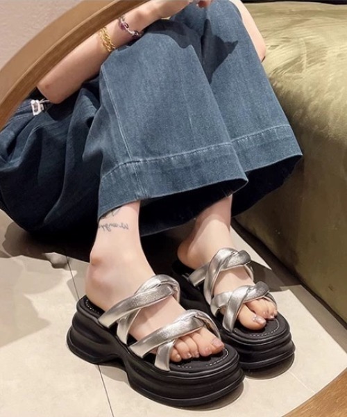 Sibra(シブラ)の「厚底サンダル ミュールサンダル 美脚 夏(サンダル・レディース・シルバー/ブラック/アイボリー・S/M/SS)」の6枚目の写真