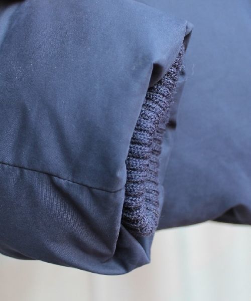 CROON A SONG（クルーンアソング）の「タフタピーチショートダウン（ダウンジャケット/コート・レディース・ブラック/ベージュ/ネイビー・38）」の10枚目の写真