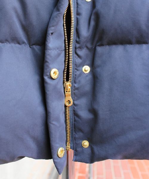 CROON A SONG（クルーンアソング）の「タフタピーチショートダウン（ダウンジャケット/コート・レディース・ブラック/ベージュ/ネイビー・38）」の9枚目の写真