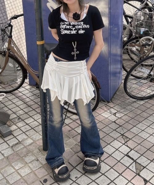韓国風 フレアデニムパンツ メンズ スタッズ デザイン お洒落 黒 XU（エックスユー）の「ストリートファッション XU エックスユー
